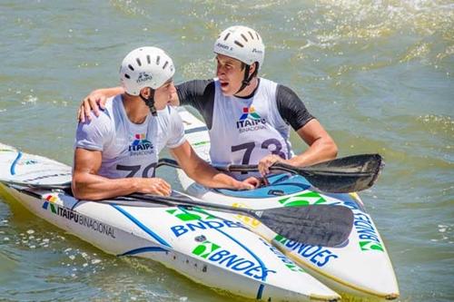 A Equipe Permanente recebeu o reforço de mais quatro atletas juniores que serão preparados para disputarem o Mundial Júnior e o Sub-23 que acontecerá em 2015 em Foz do Iguaçu / Foto: Divulgação / CBCa